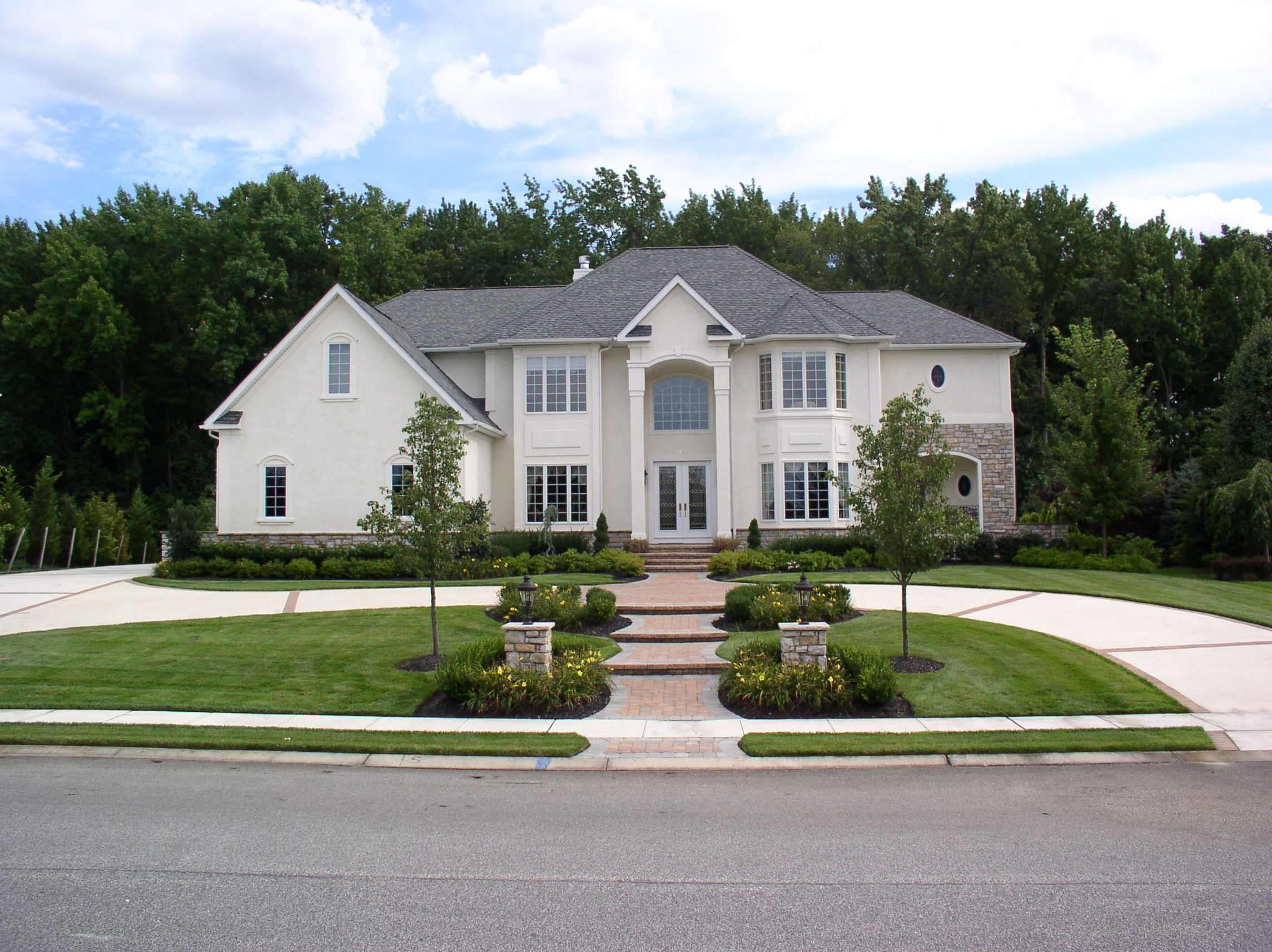 Firas Hanna is a highly experienced and dedicated realtor serving the state of Michigan. With a deep understanding of the local market and a commitment to providing exceptional service, Firas is the go-to professional for all your real estate needs.